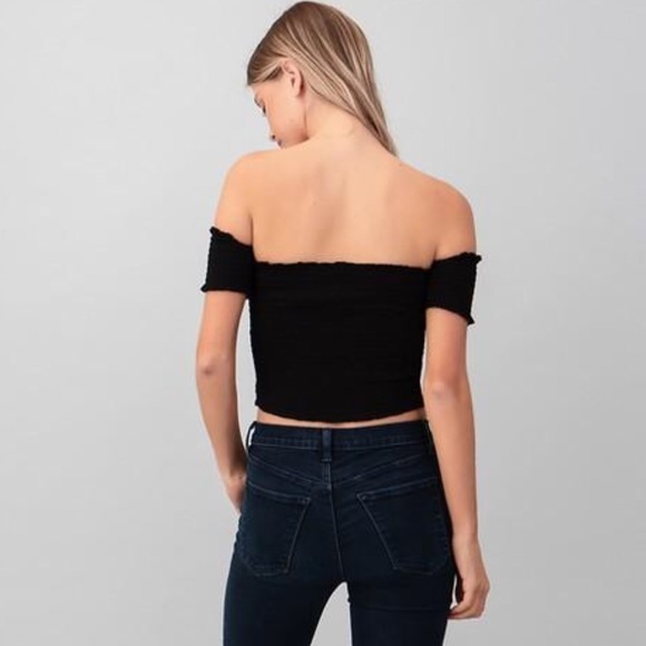 BLACK OFF-THE- SHOULDER SMOCKED TOP - Picture 4 of 8